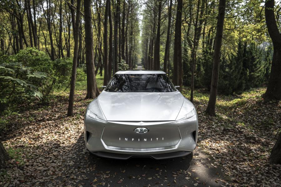  Infiniti Qs Inspiration 2019 года  (фото 22 из 41)